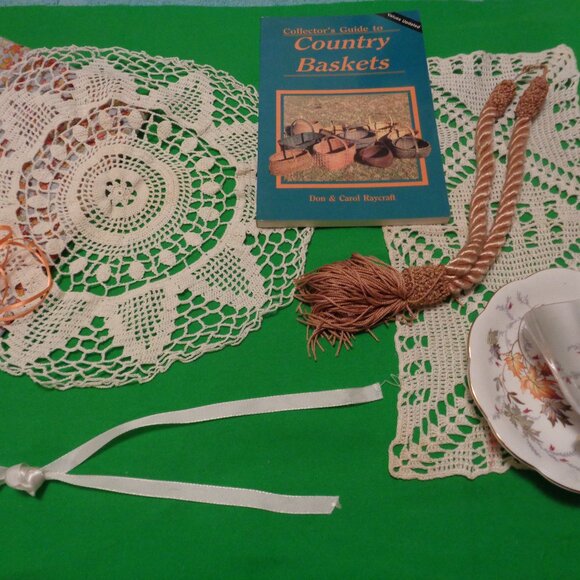VINTAGE TEA CUP SAUCER OLD DOILYS COUNTRY BASKETS BOOK PILLOW SHAM ETC. … - Picture 3 of 11